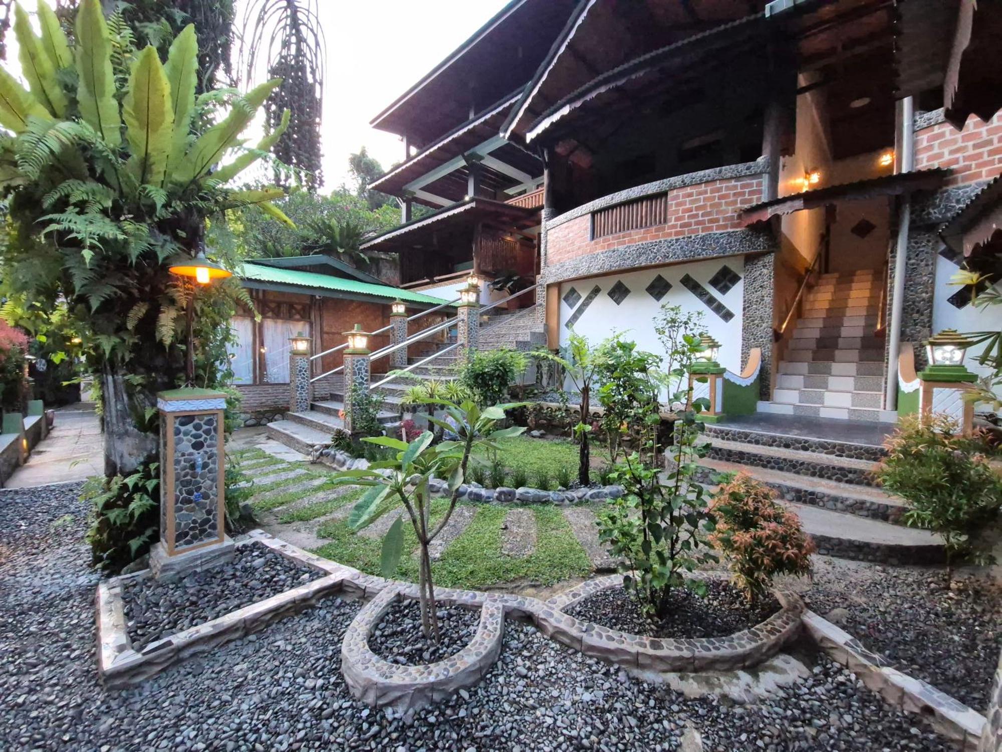 Sam'S Bungalows And Treks Bukit Lawang Exterior foto